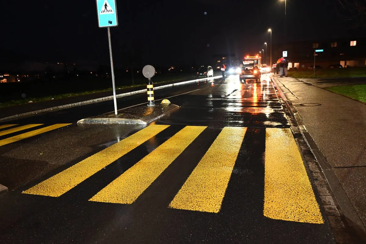 Rapperswil-Jona SG - Fussgängerin von Auto erfasst - von der Rega ins Spital geflogen 