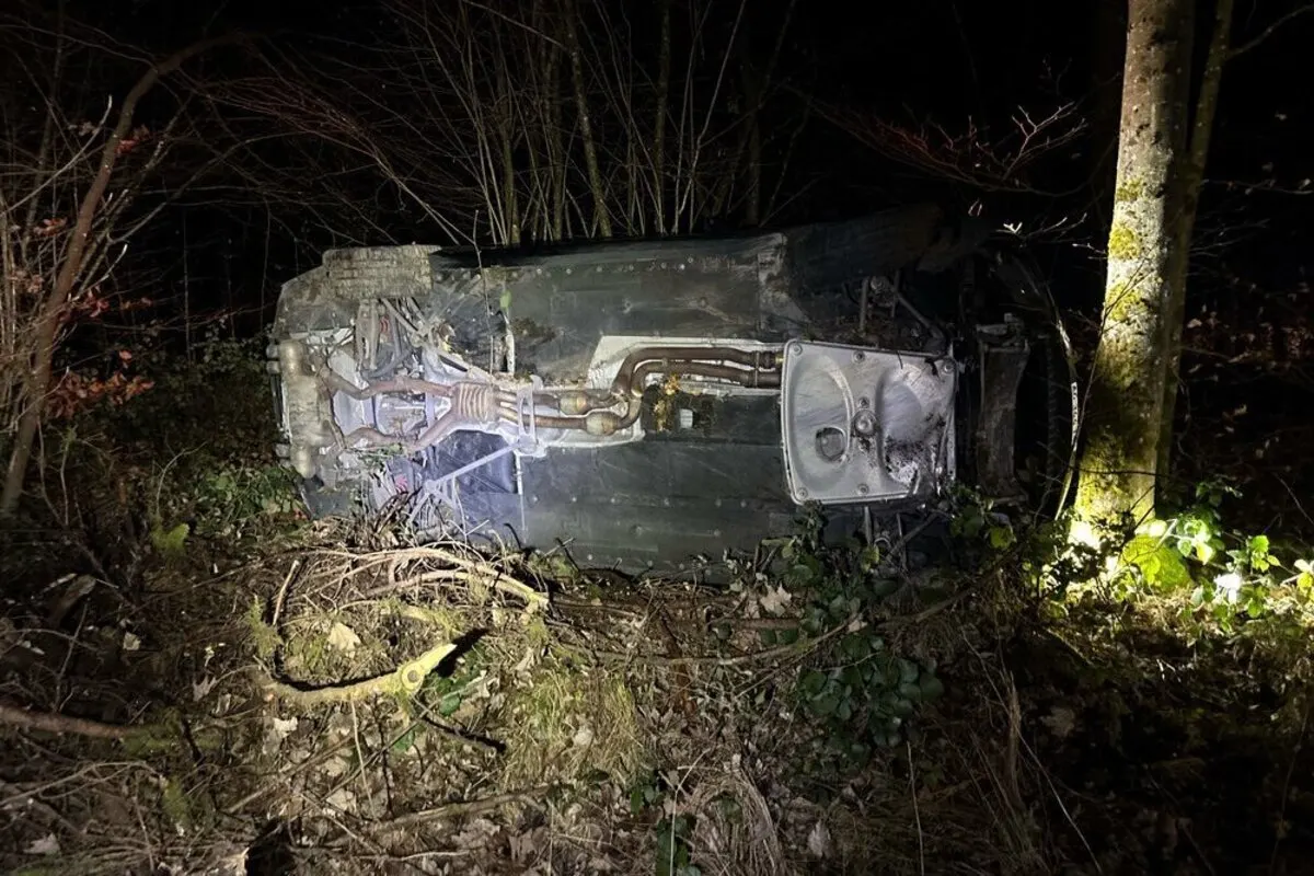 Sisseln AG - BMW überschlägt sich bei Unfall 