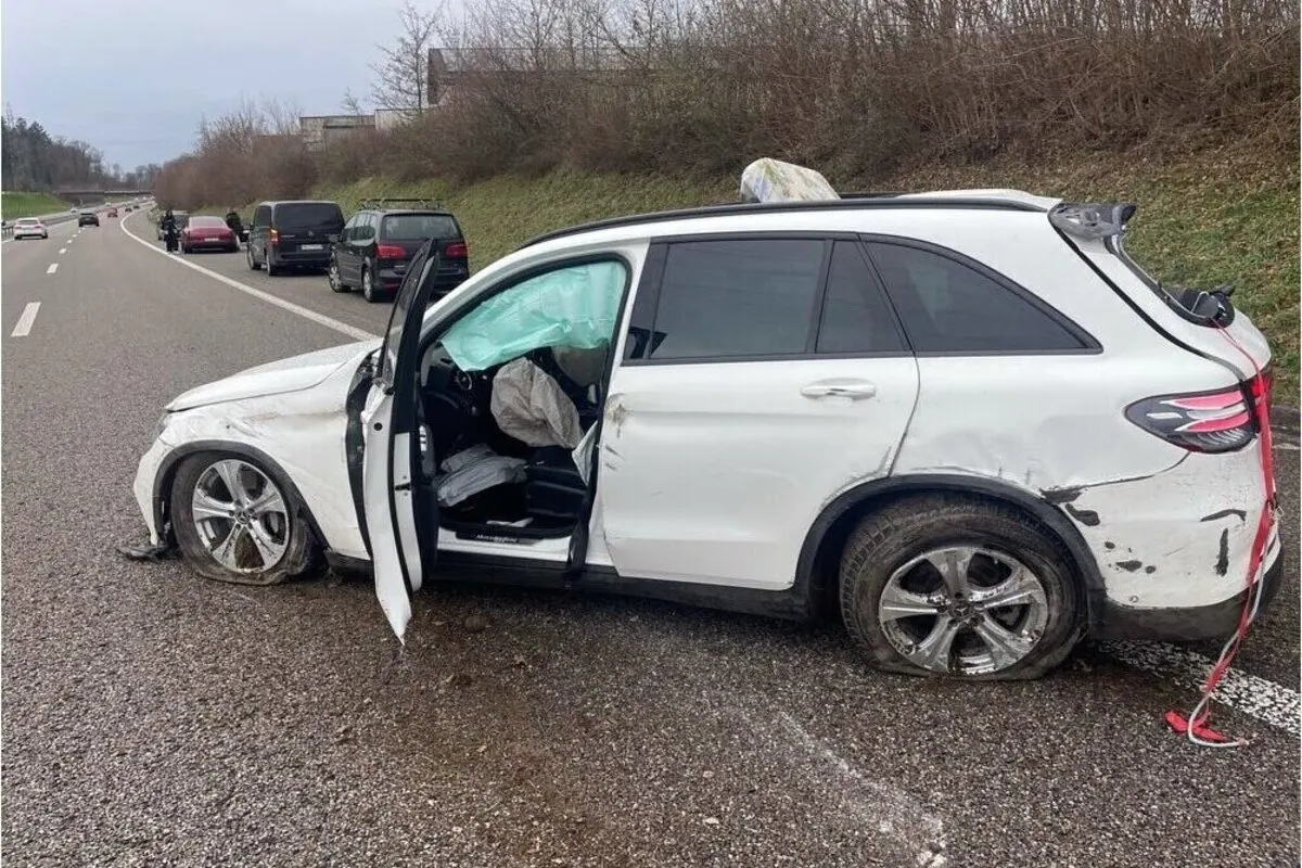 A1/Suhr AG - Bei Unfall überschlagen - Zwei Verletzte 