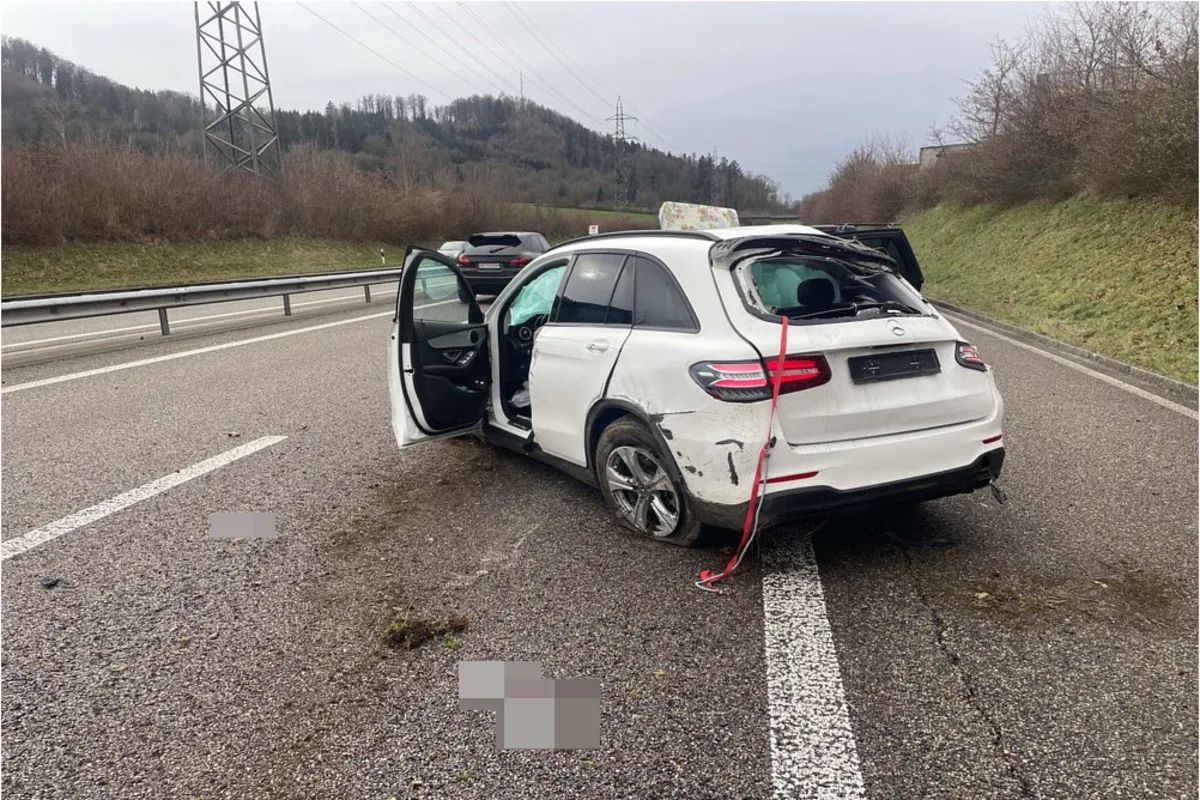 A1/Suhr AG - Bei Unfall überschlagen - Zwei Verletzte 