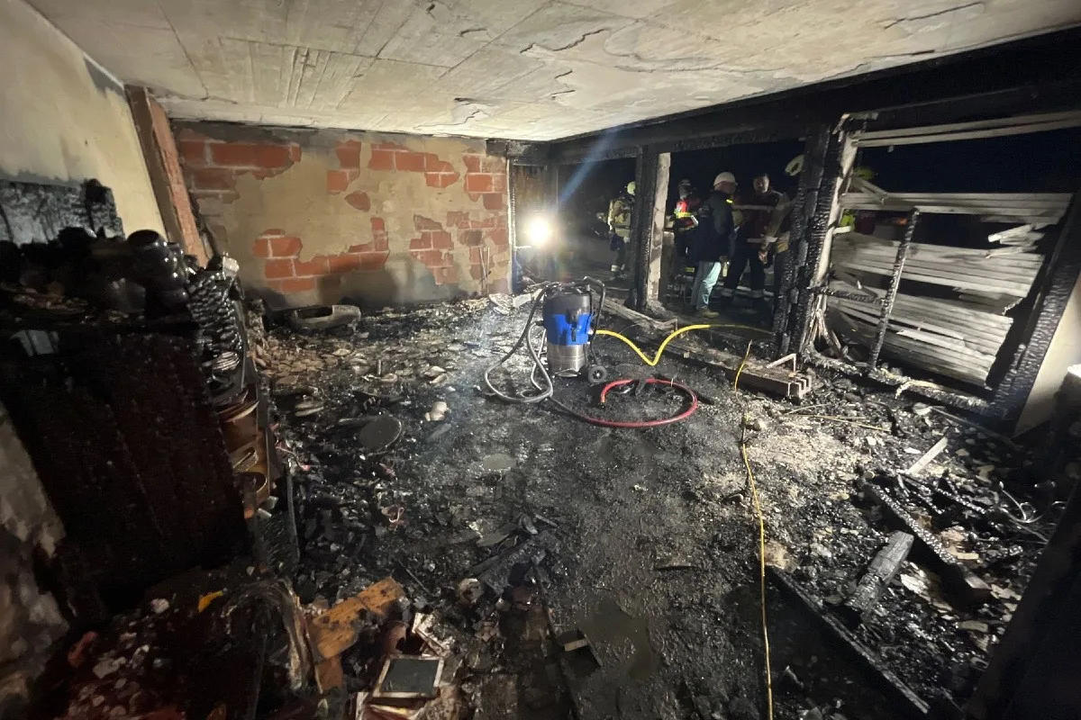 Reinach BL - Thiersteinerstrasse wegen Brand gesperrt