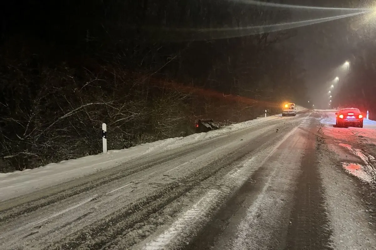 Oberwil BL - Bei Unfall auf dem Dach gelandet