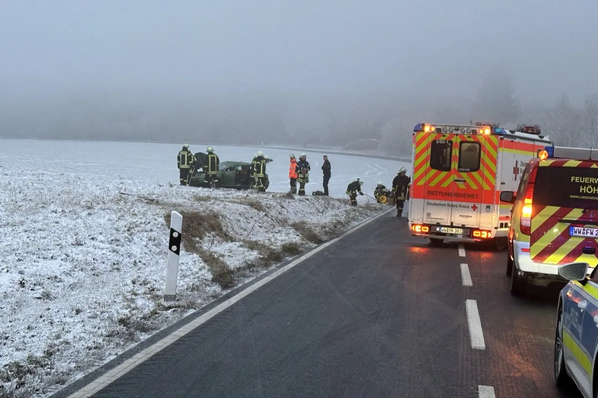 Höhn RP - Von spiegelglatter Fahrbahn abgekommen