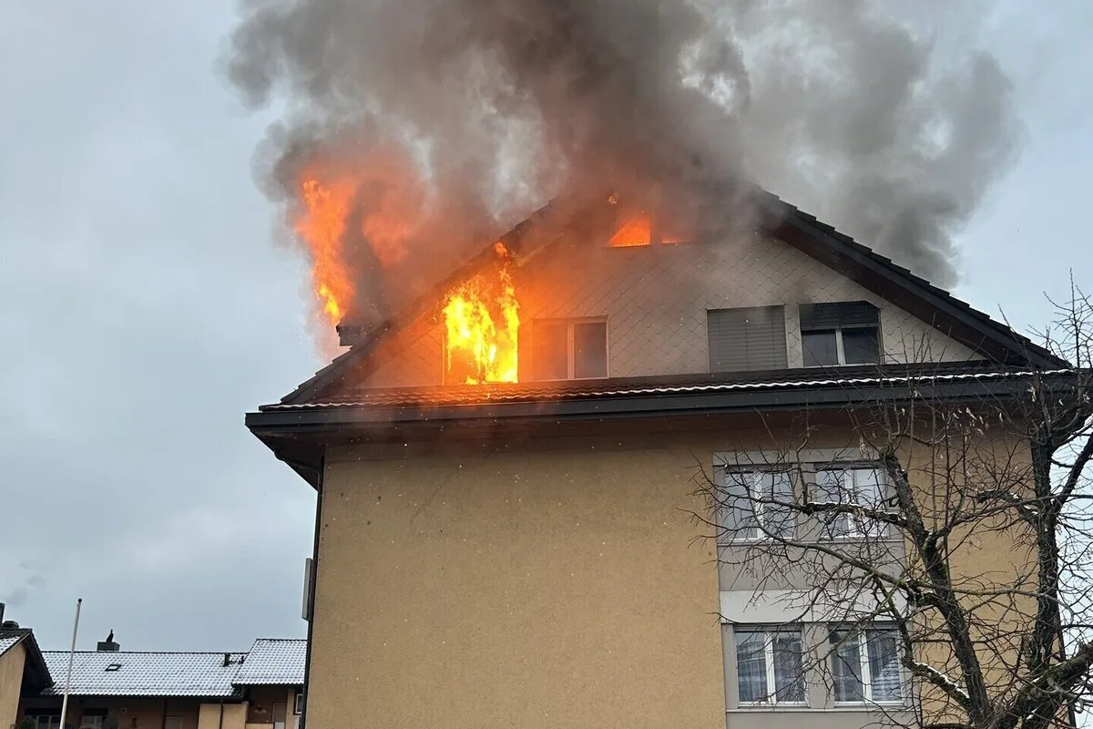 Niederrohrdorf AG - Gebäude nach Brand unbewohnbar