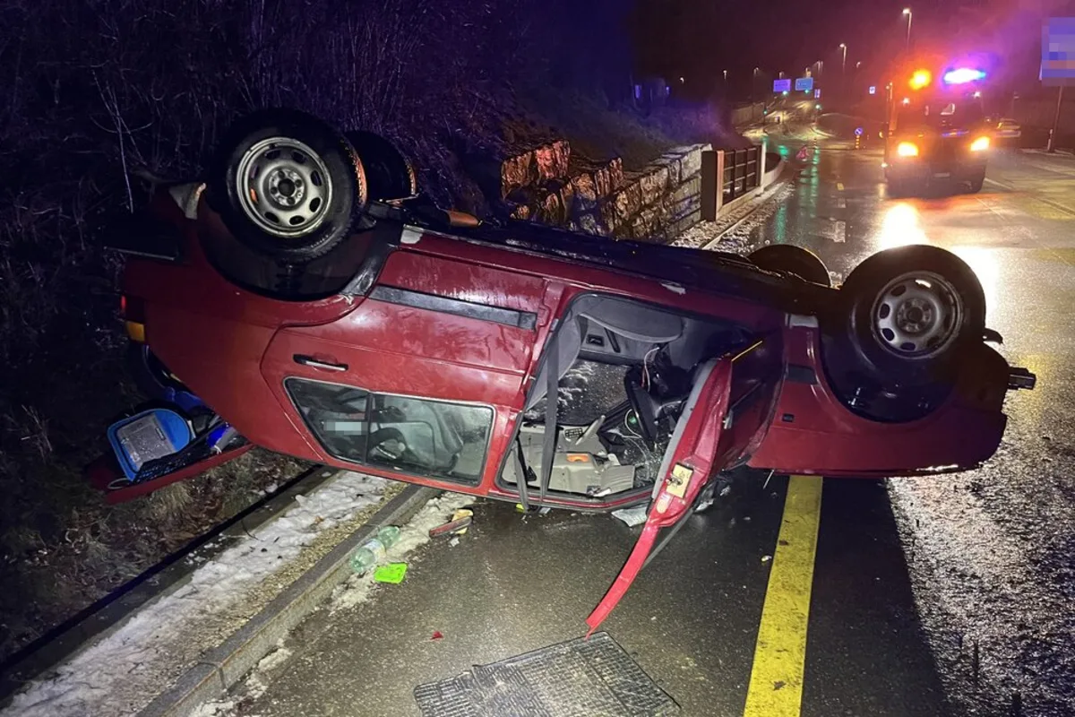 Bad Zurzach AG - Auf eisiger Fahrbahn verunfallt 
