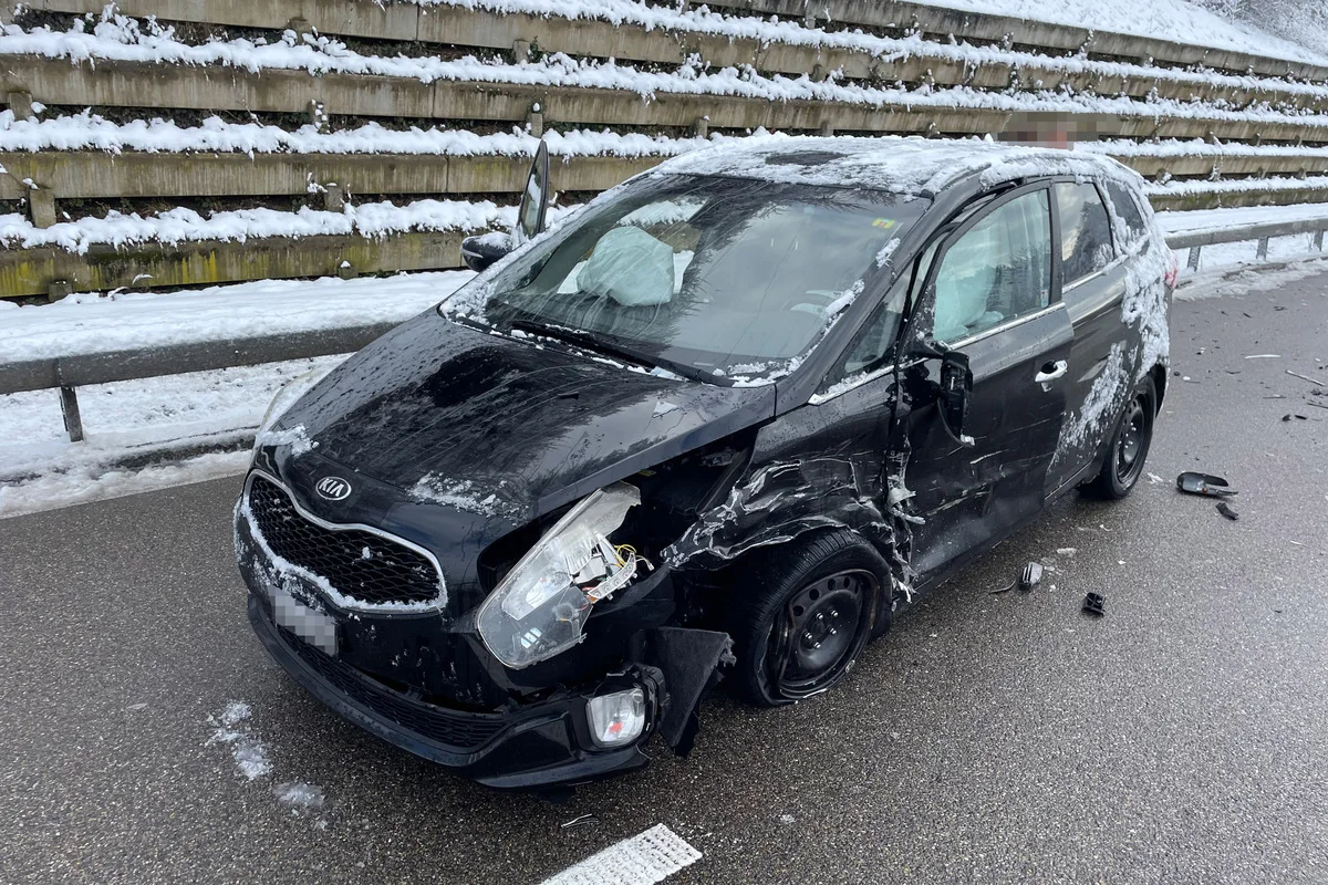 Frauenfeld TG - Fahrunfähig und ohne Führerschein Unfall verursacht - Strasse gesperrt