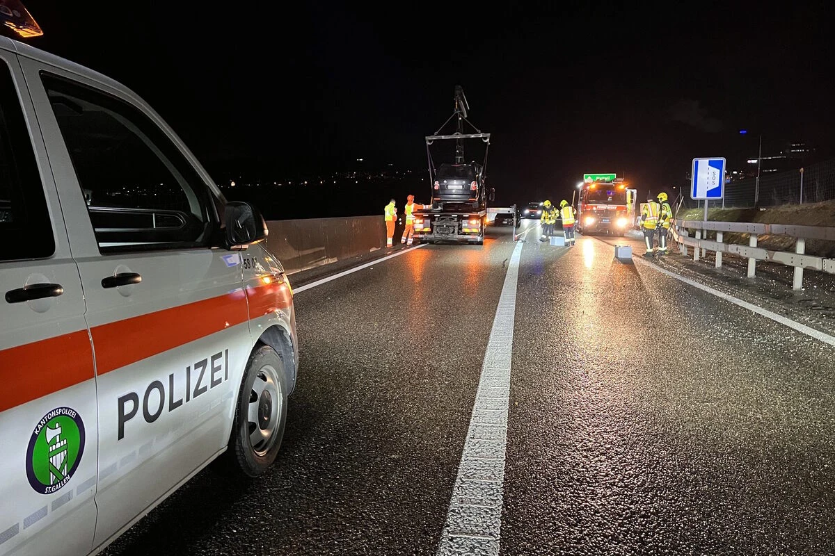 Bazenheid SG - Autobahn nach Unfall mehrere Stunden gesperrt 
