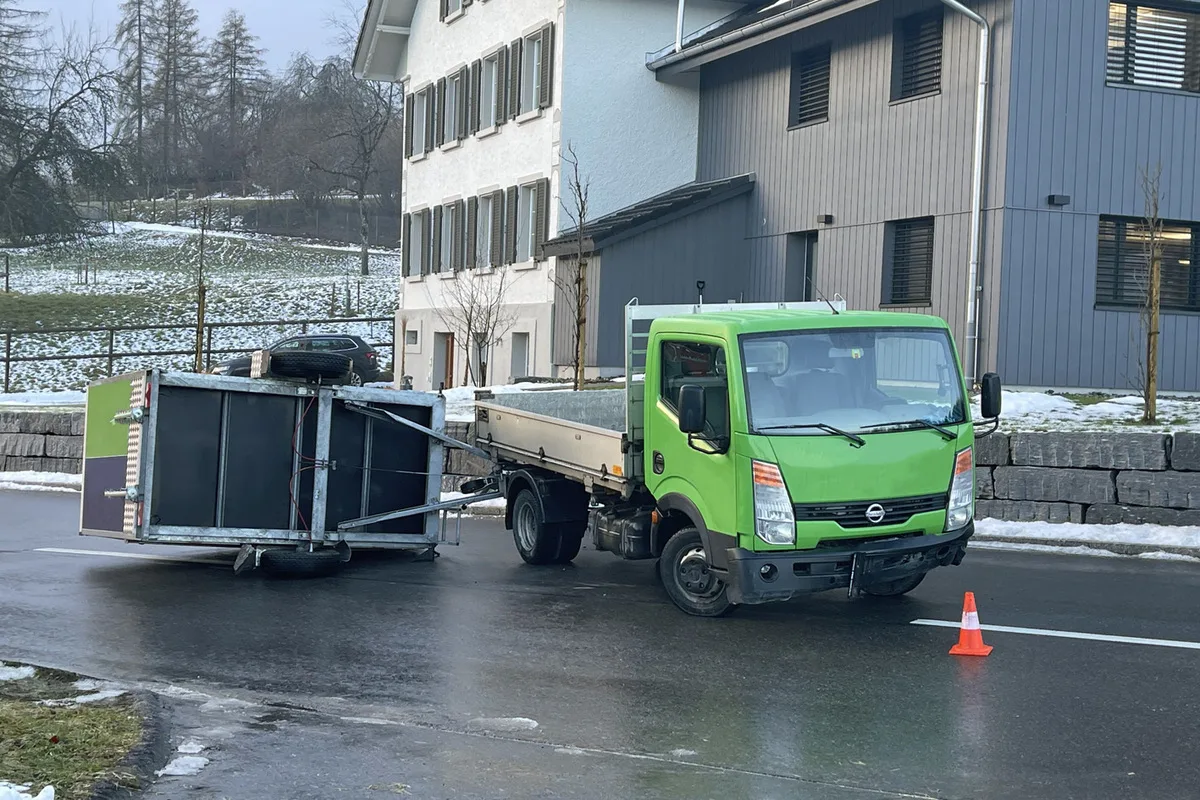 Kanton Luzern - Mehrere Verkehrsunfälle auf teils vereisten Strassen