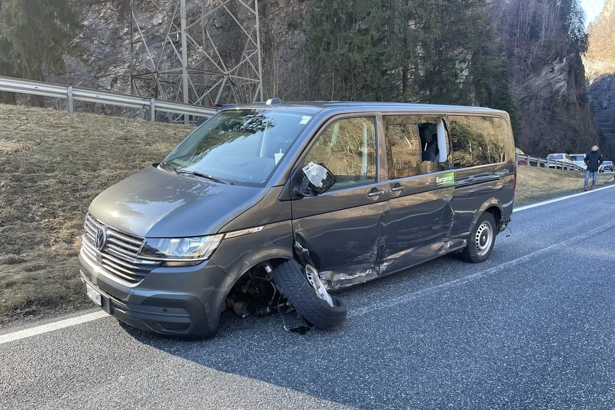 Seewis-Pardisla GR - Strasse nach Unfall gesperrt