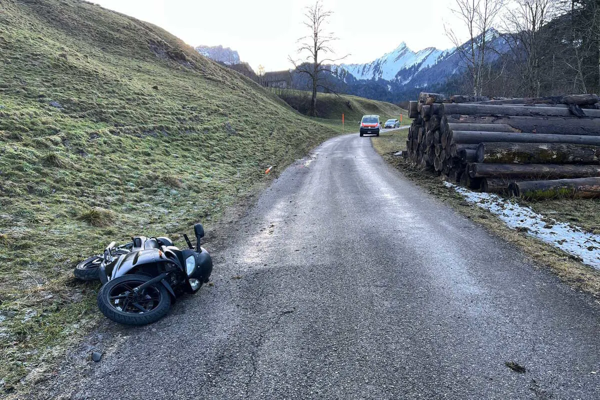 Nesslau SG - 17-jähriger Motorradfahrer bei Unfall verletzt