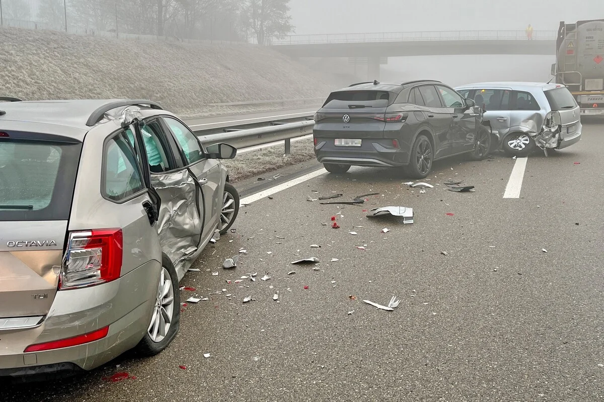 Kemmental/A7 TG - Glatteis führt zu sieben Unfällen mit rund 20 Fahrzeugen 