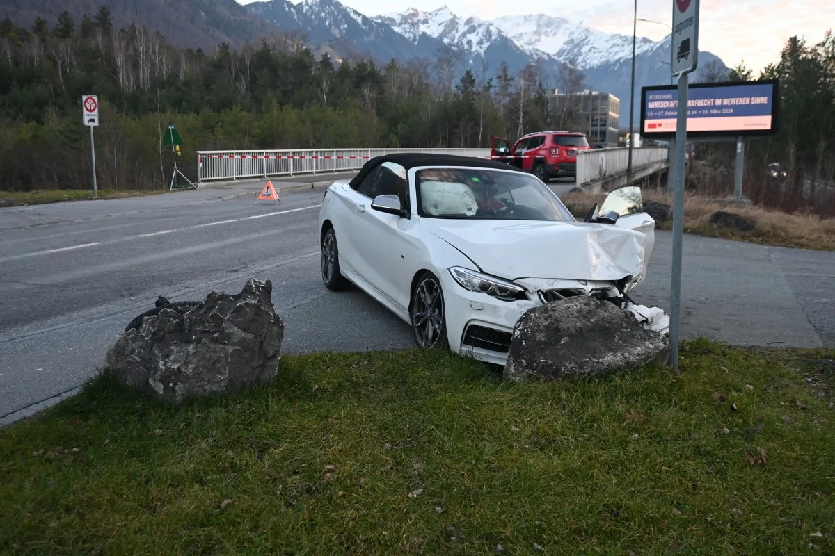 Totalschaden in Vaduz FL - Frontalkollision in Vaduz