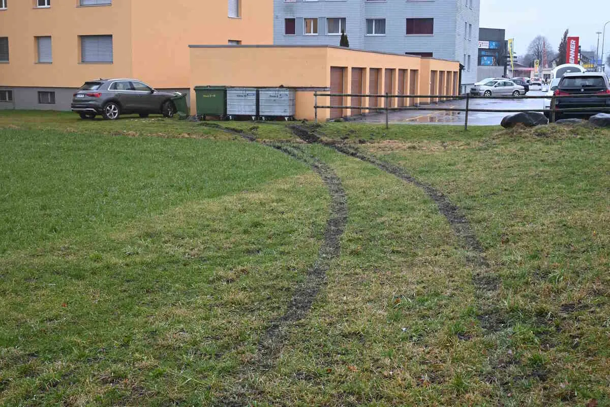 Haag SG - Aufgrund von Sekundenschlaf verunfallt