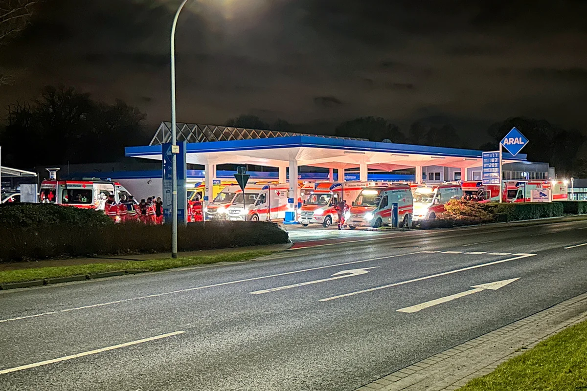 Osterholz-Scharmbeck NI - Großer Einsatz nach Kellerbrand - 22 Personen verletzt 