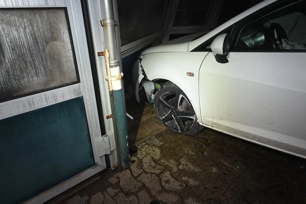 Degersheim SG - Alkoholisiert gegen eine Garage geprallt