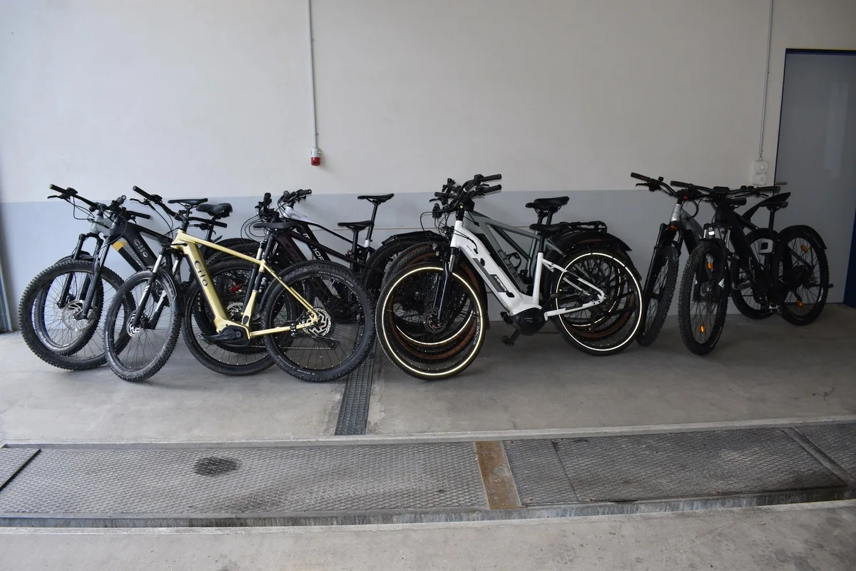 Schaanwald FL - Zehn mutmasslich gestohlene E-Bikes vom BAZG entdeckt 