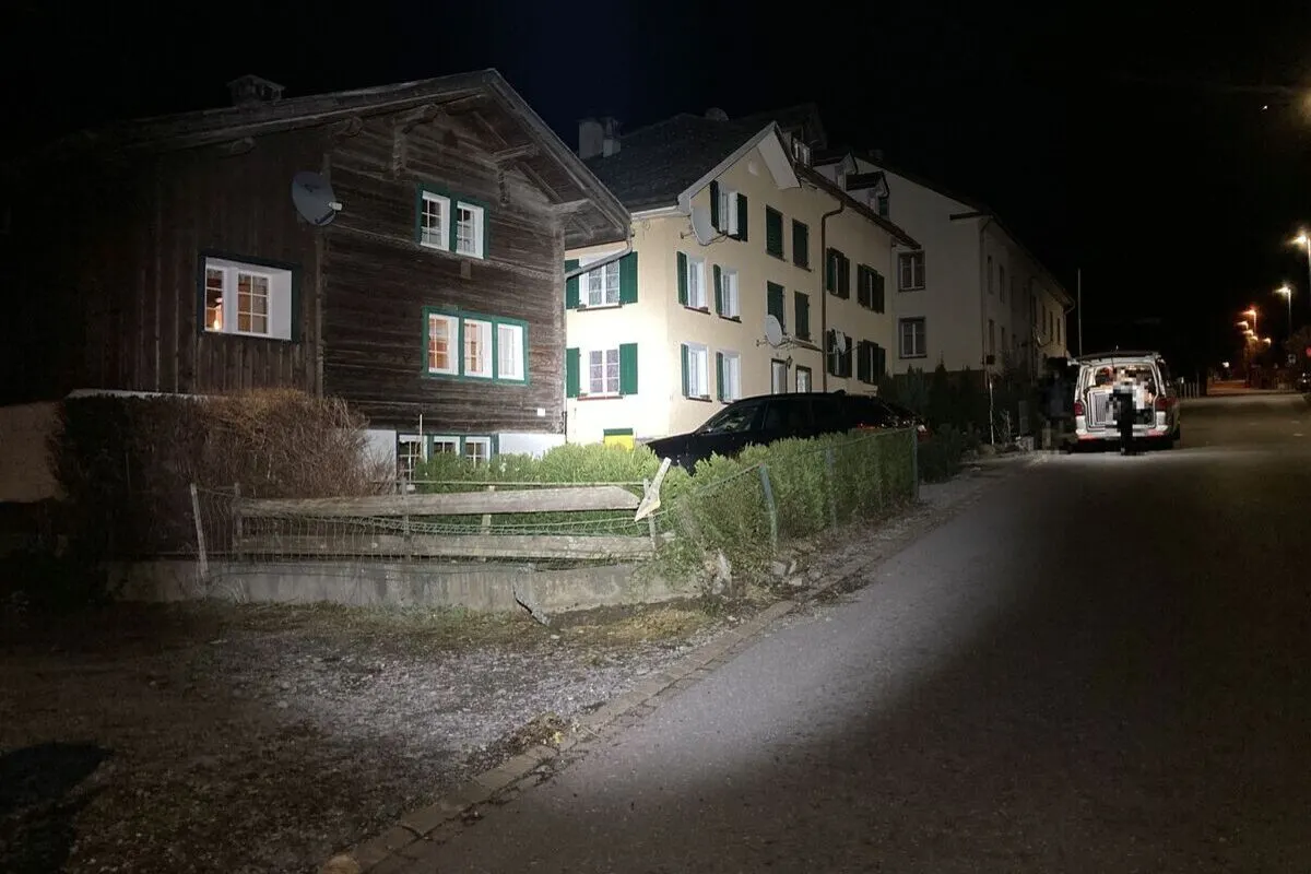 Engi GL - Fahrunfähig gegen eine Gartenmauer und einen Gartenzaun gefahren 