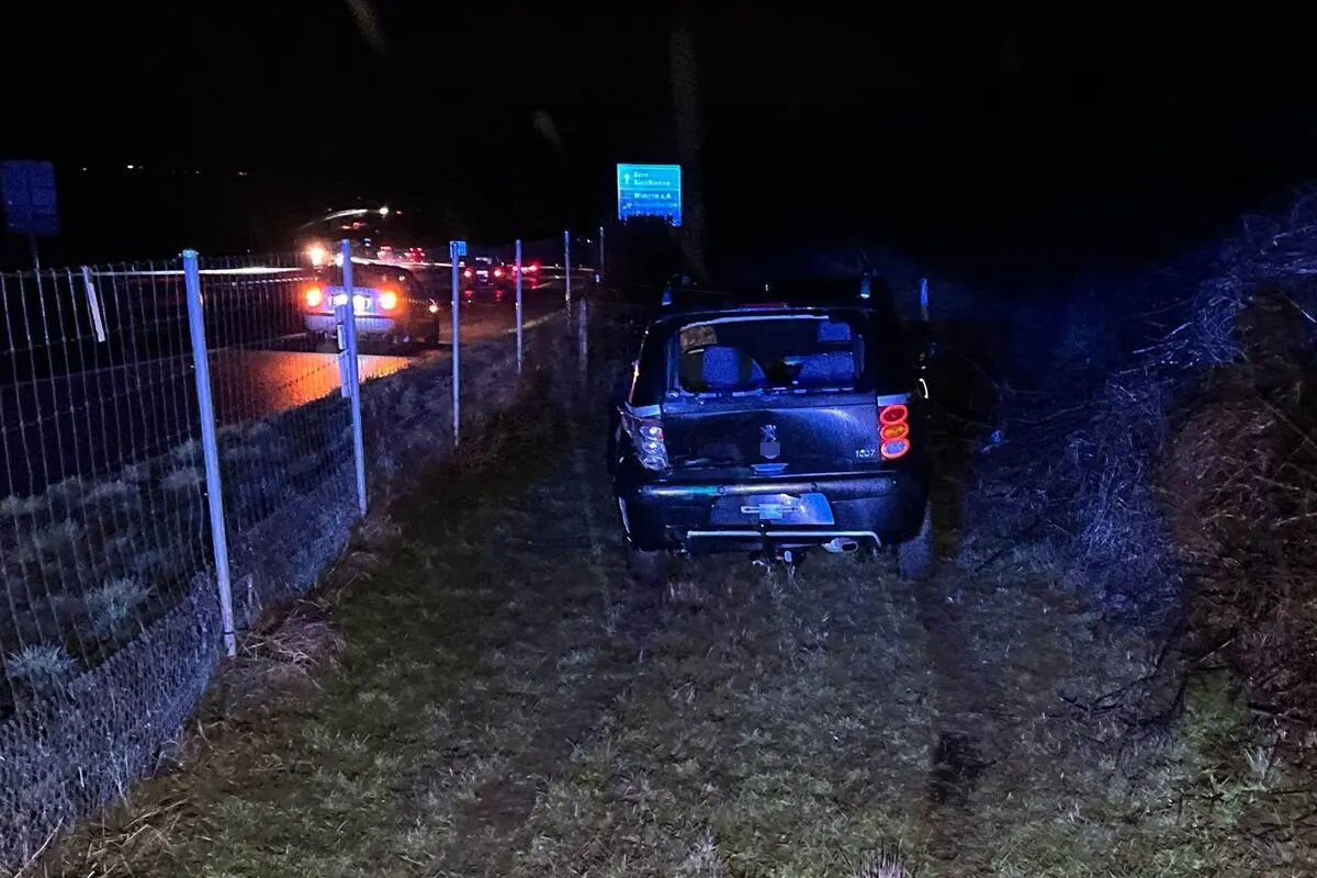Unfall auf der A1 bei Wiedlisbach SO - Wildschutzzaun durchbrochen