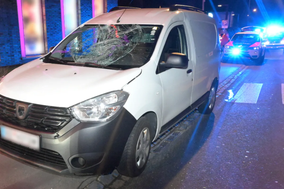 Schaanwald FL - Zwei Fussgänger von Auto erfasst 