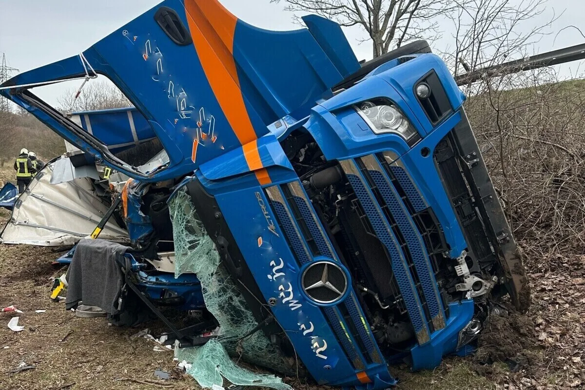 A9 Höhe Droyßig - Verkehrsbehinderungen nach einem Lkw-Unfall 
