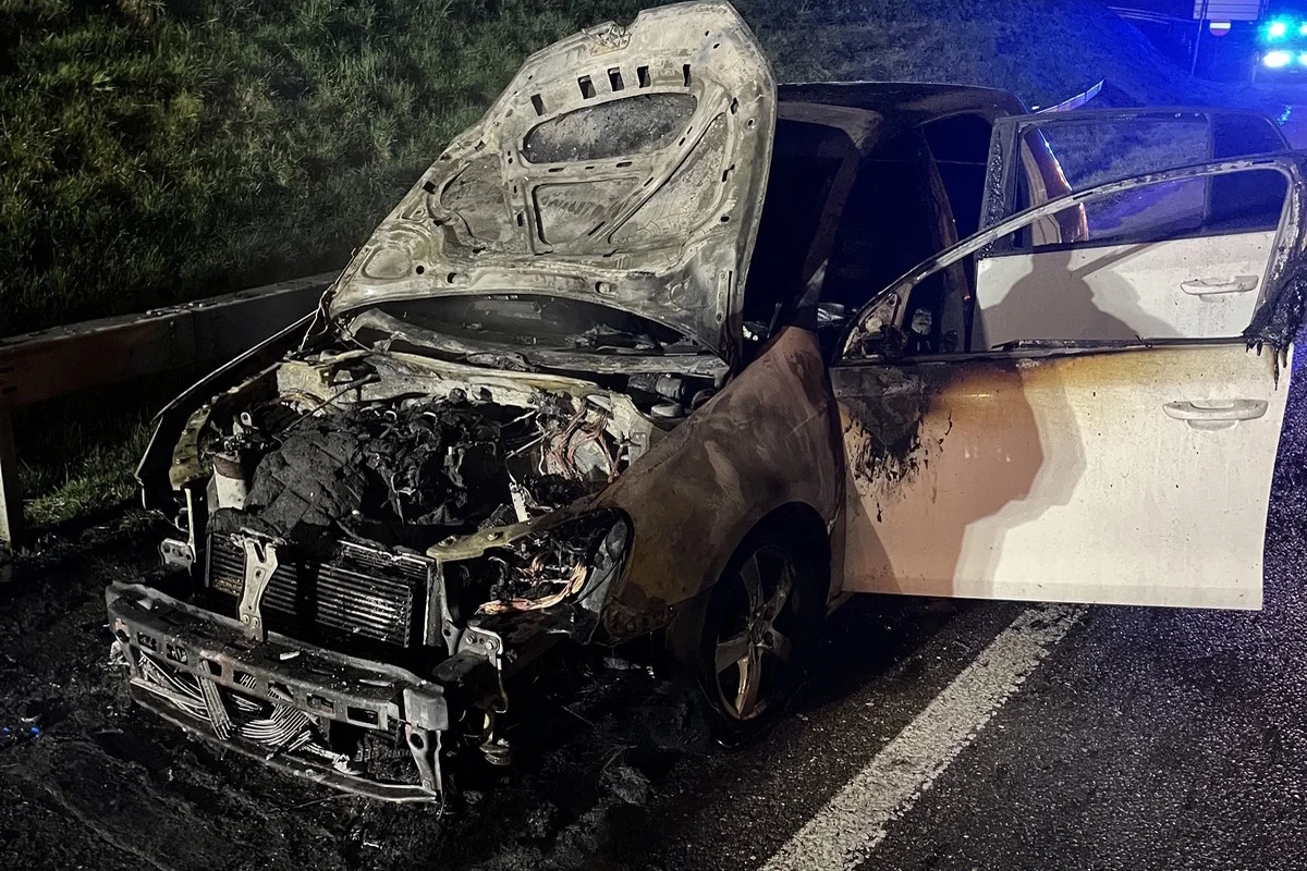 Mörschwil SG - Auto fängt auf Autobahn Feuer 