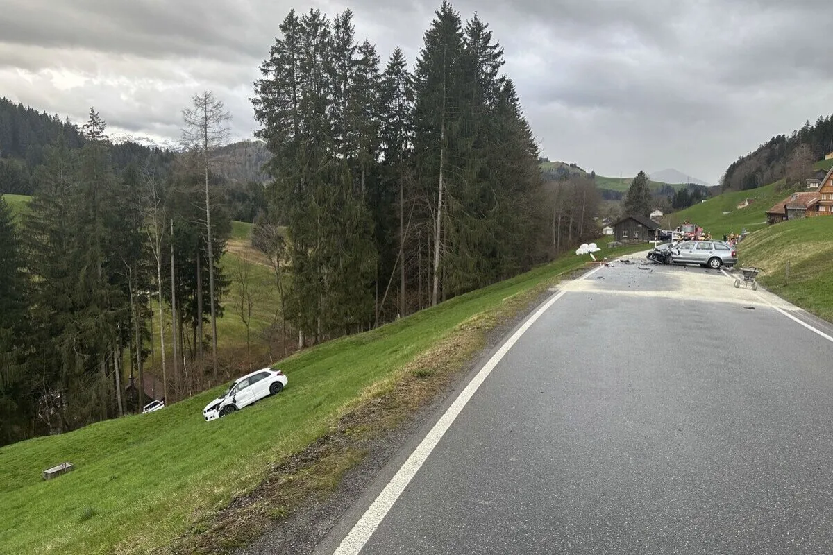 Bühler AR - Drei Personen bei Unfall verletzt 