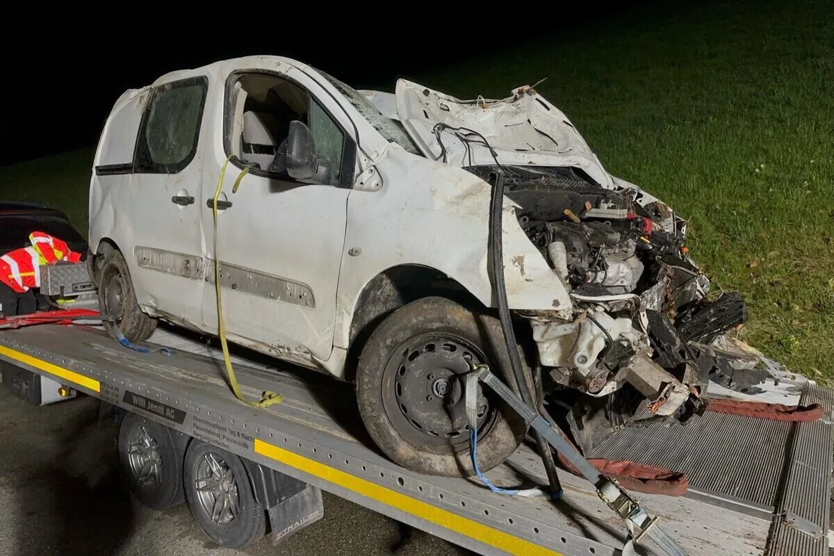 Reute AR - Strasse nach Unfall gesperrt 