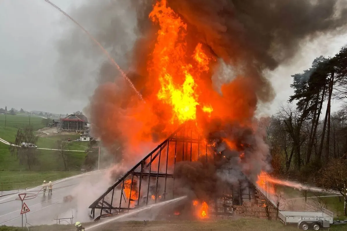 Lüterswil SO - Bauernhaus durch Brand komplett zerstört