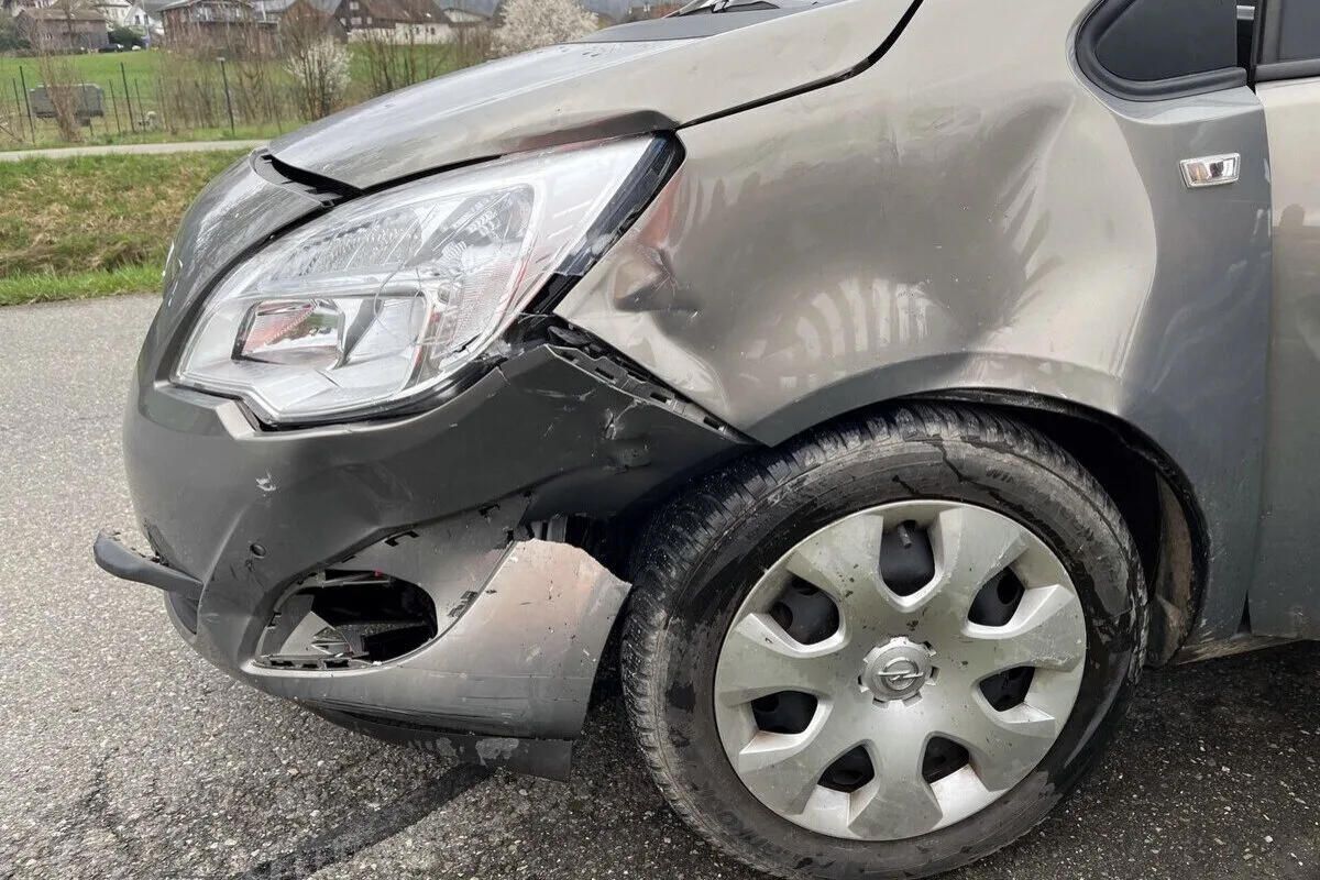 Buch SH - Kollision zwischen zwei Autos