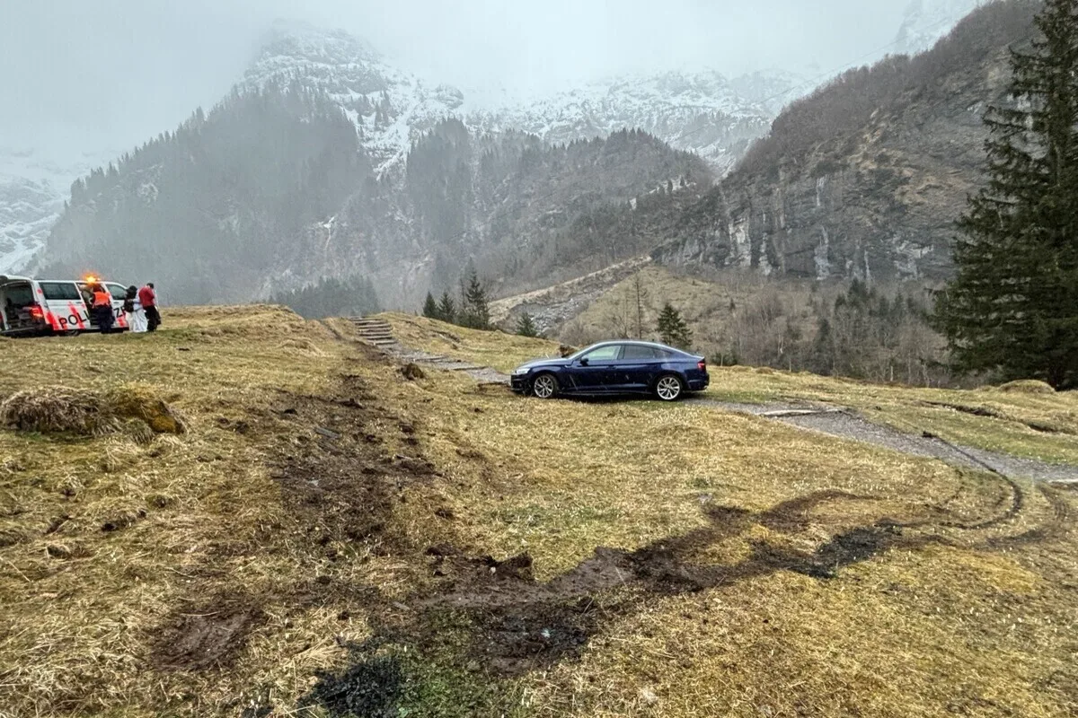 Engelberg OW - Bei Unfall von der Strasse abgekommen 