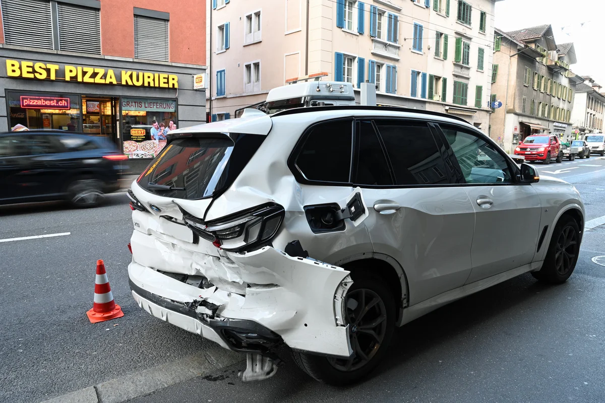 Stadt Luzern - Erhebliche Verkehrsbehinderungen nach Unfall