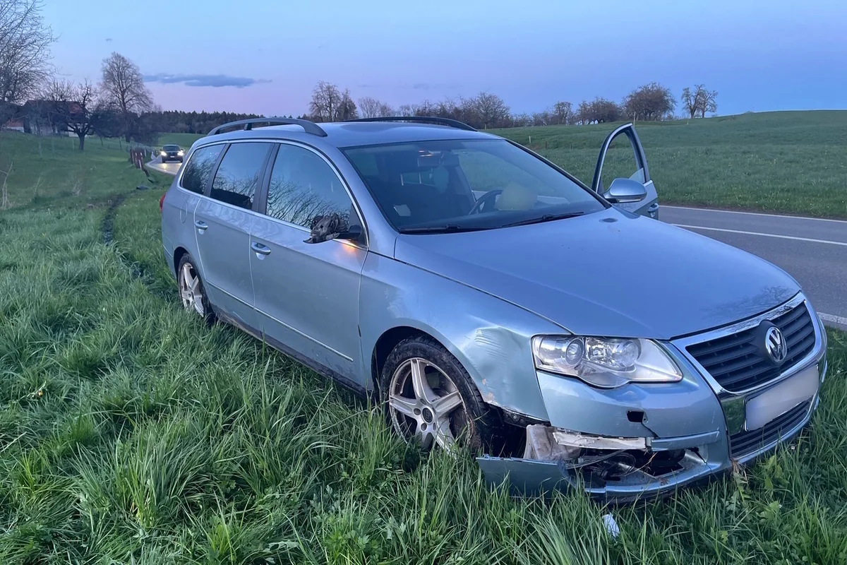 Wittenbach SG - Fahrunfähig mit einem Zaun kollidiert