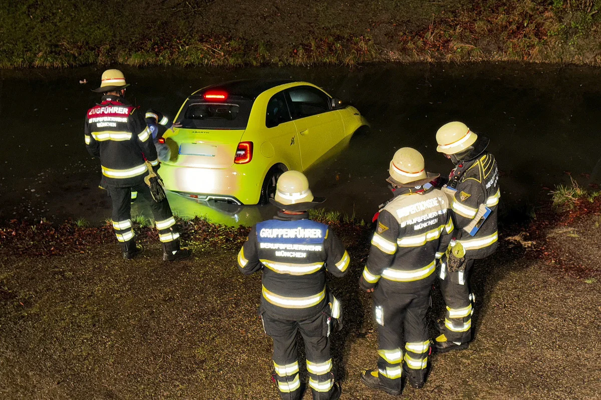 Altstadt-Lehel - Autofahrerin landete im Entenbach 