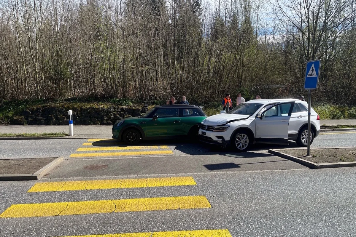Rapperswil-Jona SG - Auffahrkollision zwischen zwei Autos