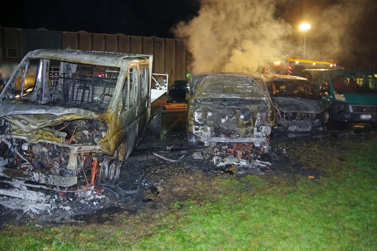 Emmen LU - Drei Lieferwagen in Brand 