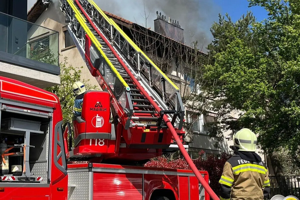 Bettlach SO - Dachstock und zwei Wohnungen bei Brand weitgehend zerstört
