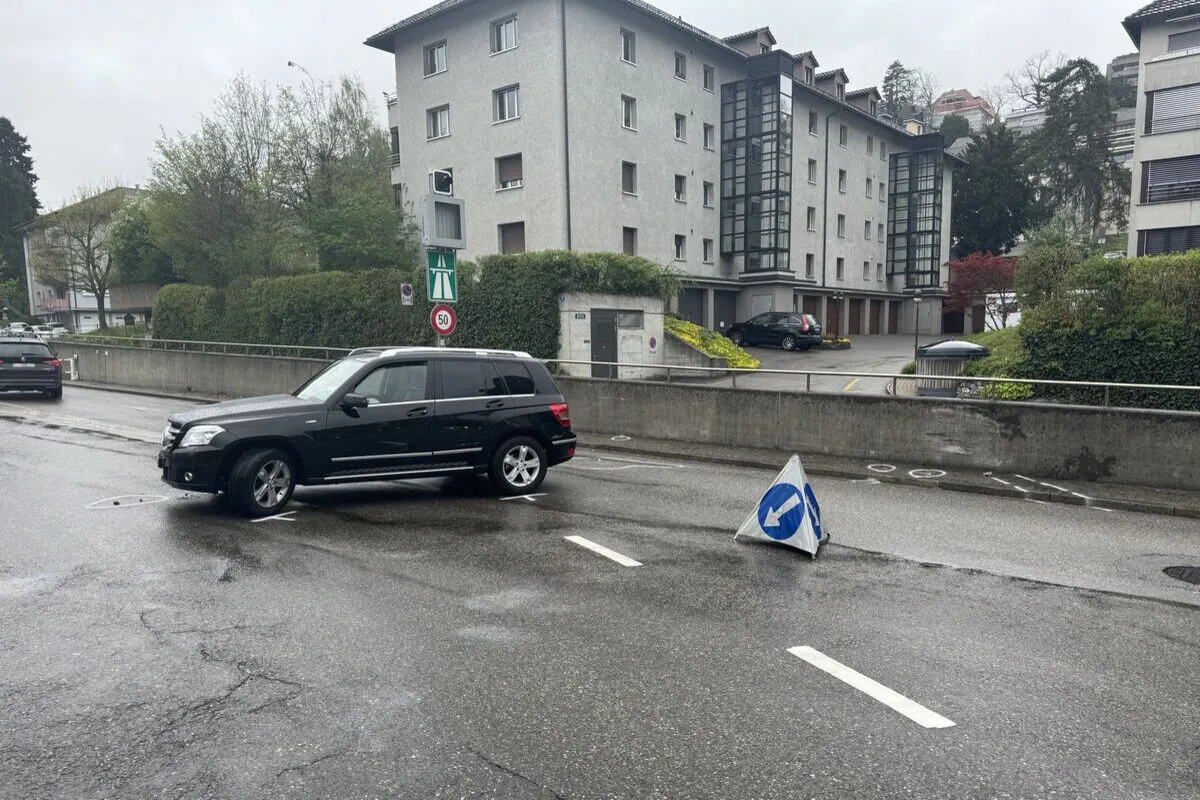 St.Gallen - Junglenkerin verunfallt - Totalschaden am Auto
