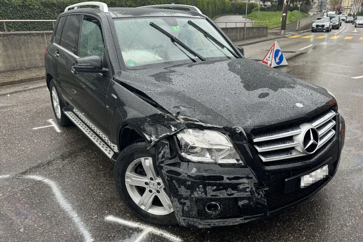 St.Gallen - Junglenkerin verunfallt - Totalschaden am Auto
