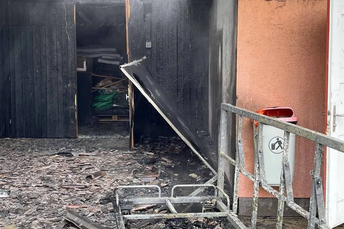 Holderbank AG - Ehemaliges Clubhaus in Flammen