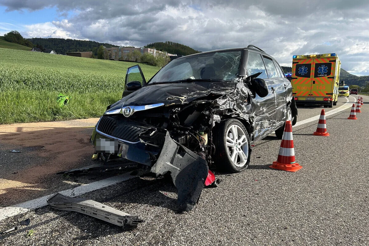 Mettauertal / Spreitenbach AG - Zwei Kollisionen mit Bäumen 