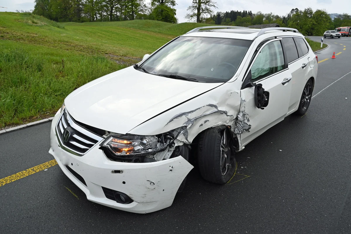 Stadt Luzern - Hoher Sachschaden nach Unfall 