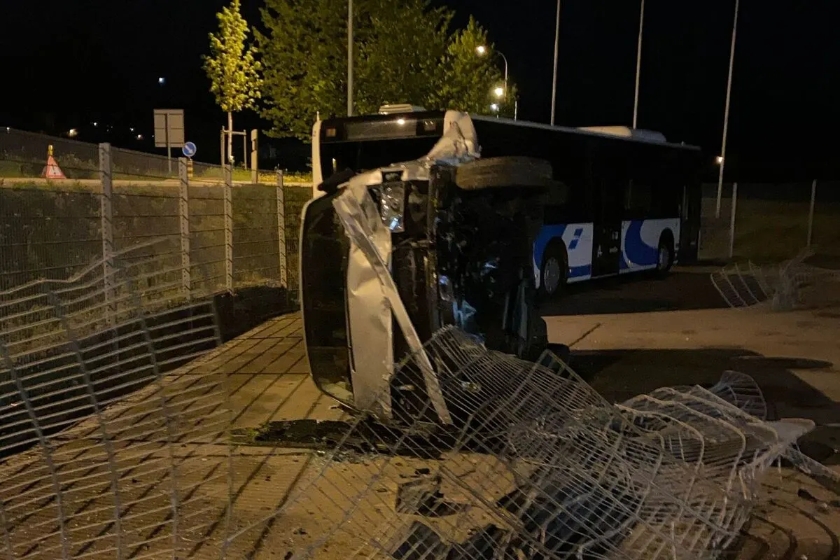Lostorf SO - Frontal mit einem Baum kollidiert 