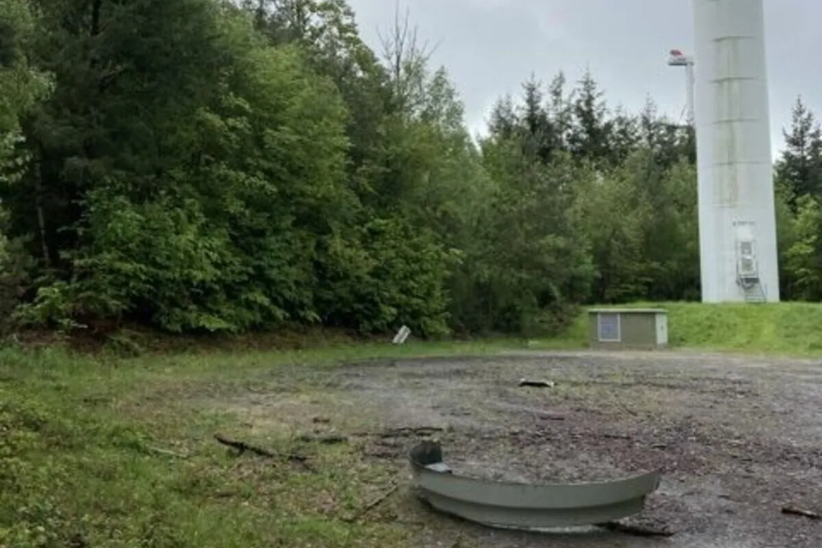 Bad-König HE - Windkraftanlage verliert Bauteile 