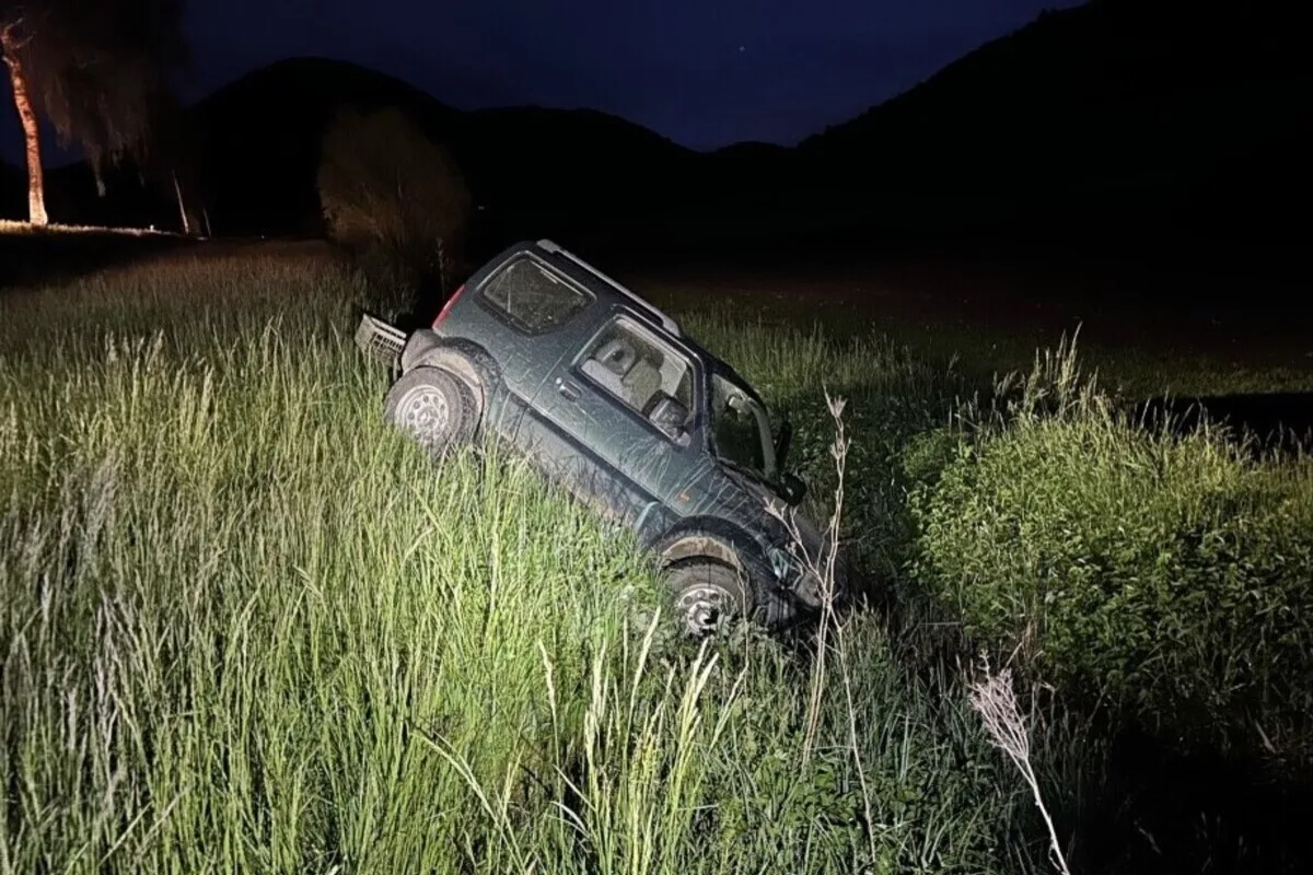 Neunkirch SH - Auto landet bei Unfall im Bach 