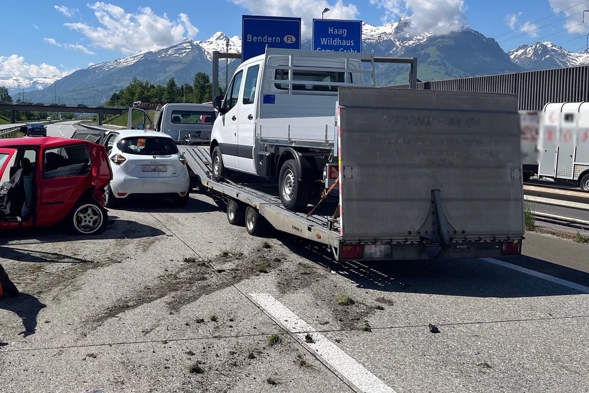 Haag SG - Auffahrkollision auf der A13