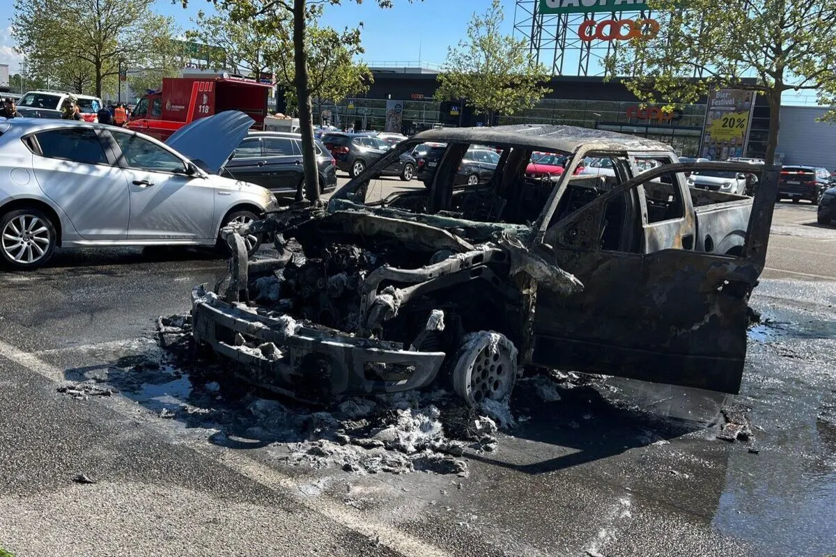 Egerkingen SO - Lieferwagen auf Parkplatz ausgebrannt 