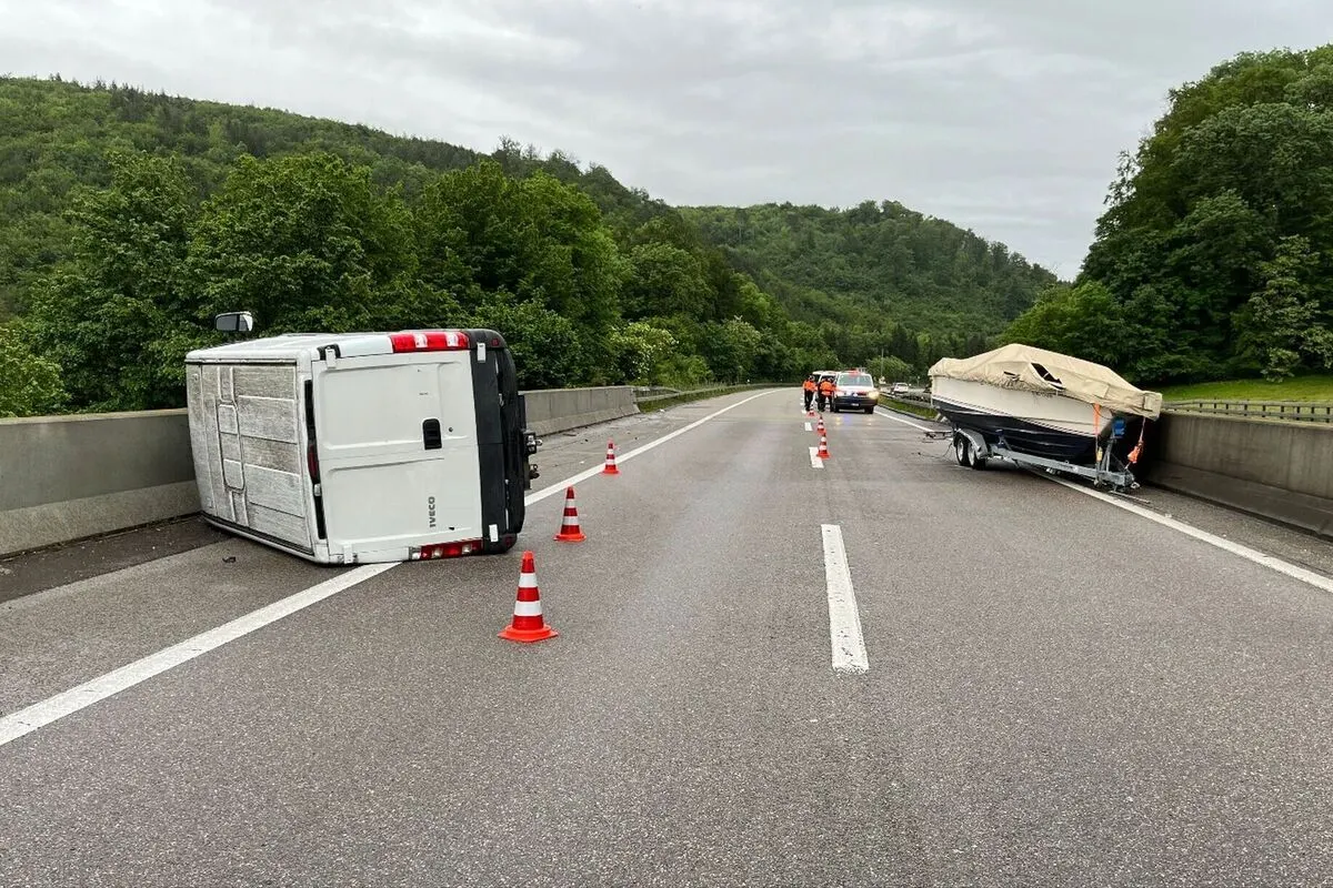 Arisdorf BL/A2 - Verkehrsbehinderungen nach Selbstunfall 