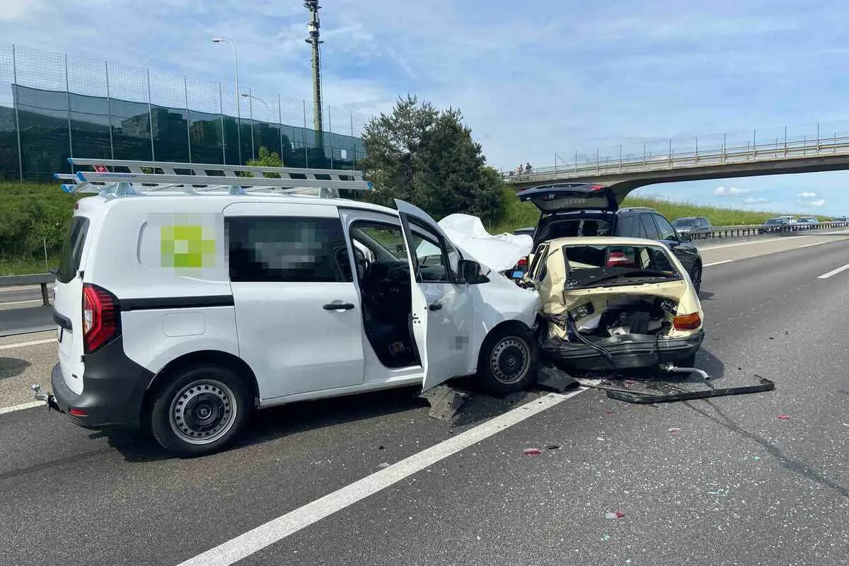 Wiedlisbach SO - Sperrung auf der A1 nach Auffahrunfall 