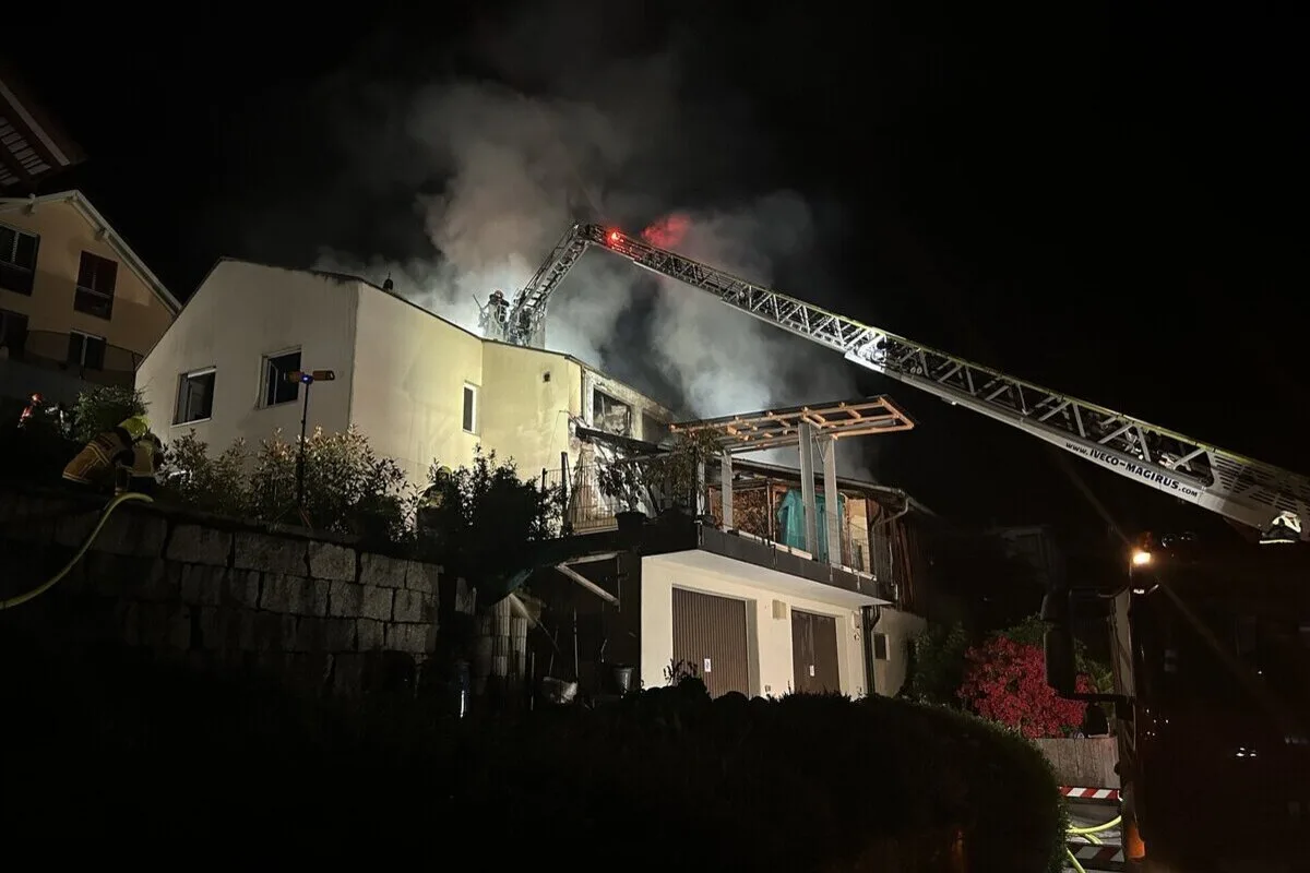 Münchwilen AG - Feuerwehr stundenlang mit Brandbekämpfung beschäftigt