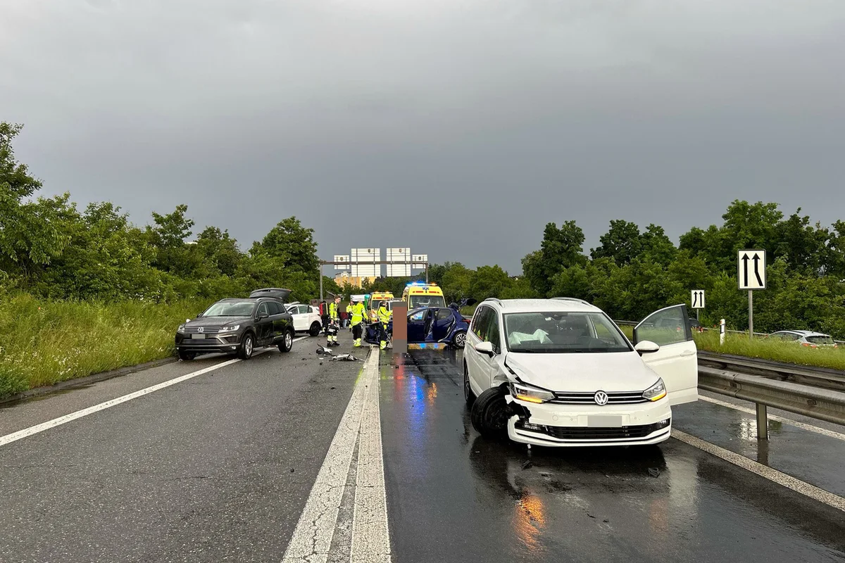 Unfall in Buchs AG - Stockenden Verkehr zu spät bemerkt 